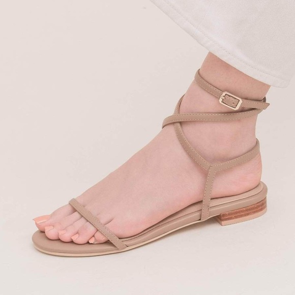 Keva in Brown - Picture 1 of 3